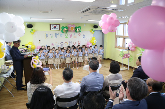 구로구가 구립 푸른숲 어린이집 개원식을 13일 가졌다. 구립 푸른숲 어린이집은 구로1동(구일로 8길 143)에 위치하고 있으며 대지 750㎡, 연면적 702.92㎡, 지상 4층, 정원 86명 규모로 건립됐다. 구로구 제공